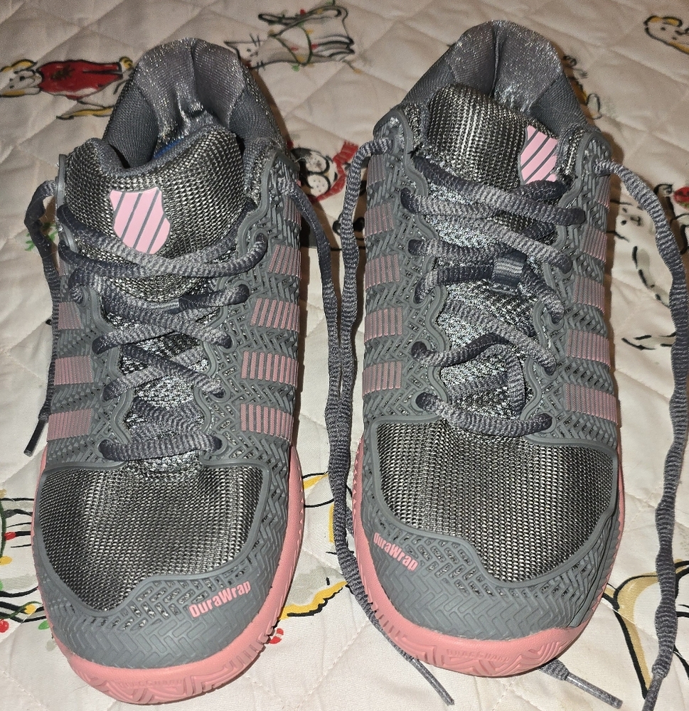 K-swiss  pink and gray shoes